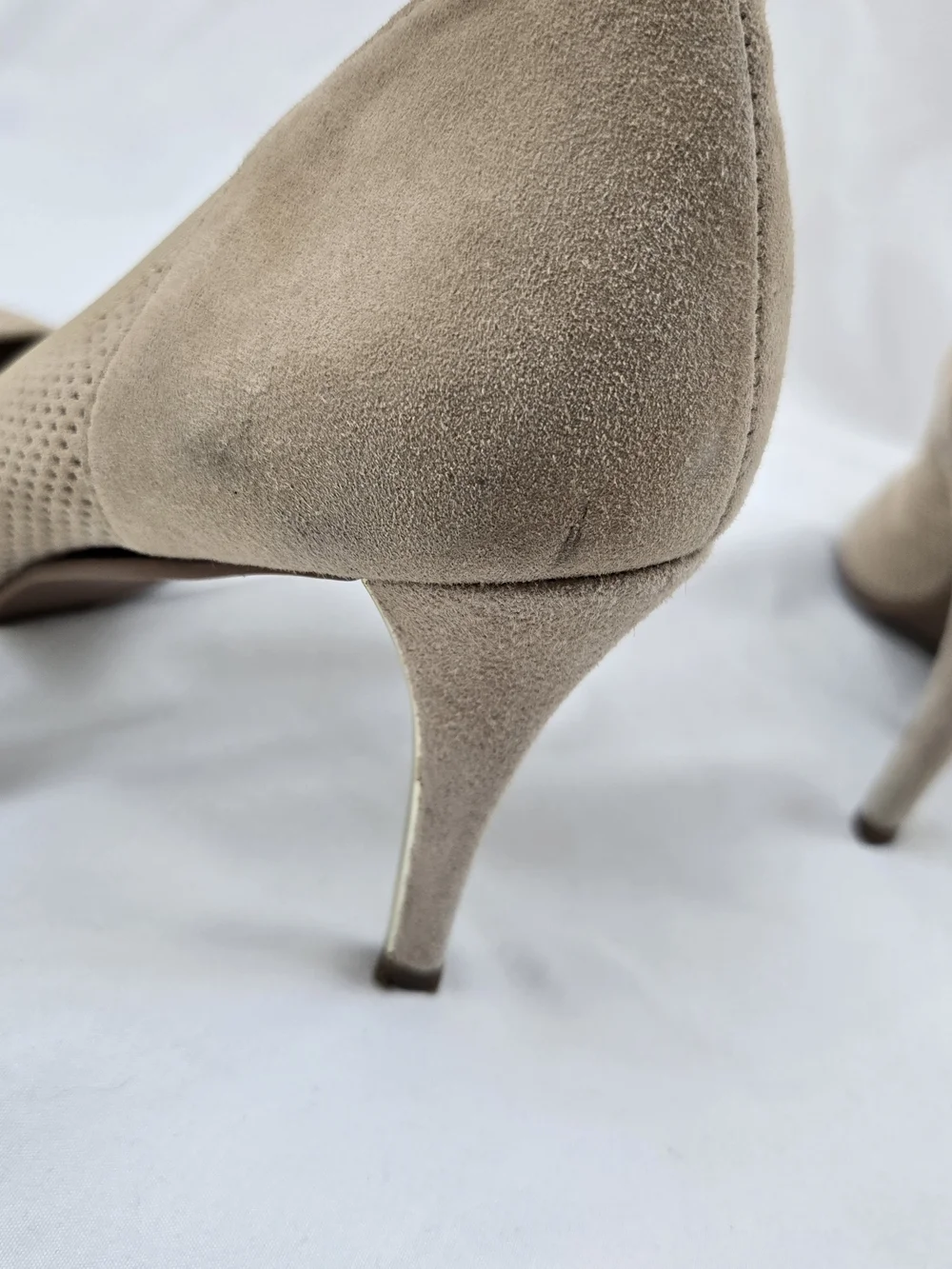 VANELi Women's Perforated Suede Pumps Beige Taupe Pointed Toe Heels Size 10